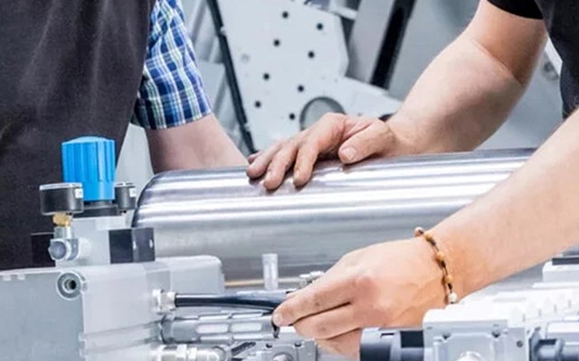 codecentric AG Projekt - Bahnabriss-Früherkennung: Mit KI Produktionsstillstand vermeiden