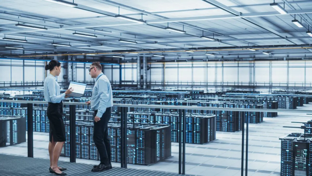 Konzeption, Planung, Steuerung und Durchführung eines Datacenter‑Umzugs mit produktionskritischer Infrastruktur